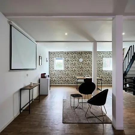 Le Grand Duplex Balneo 10 Minutes De La Gare Πανδοχείο *