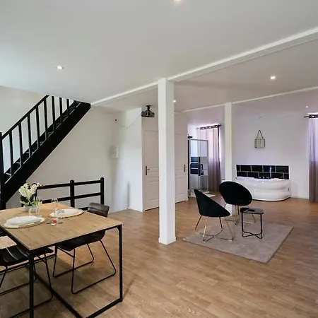 Le Grand Duplex Balneo 10 Minutes De La Gare Πανδοχείο