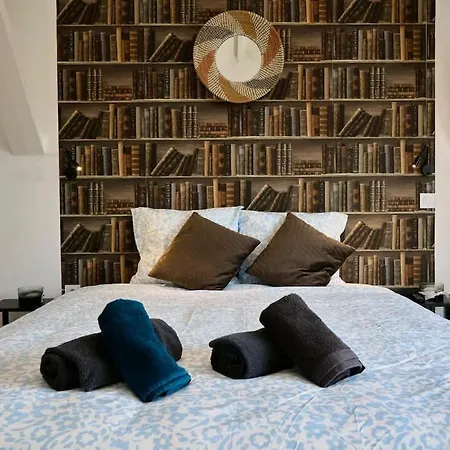 Le Grand Duplex Balneo 10 Minutes De La Gare Πανδοχείο *