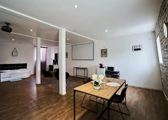 Le Grand Duplex Balneo 10 Minutes De La Gare Herberg Tourcoing